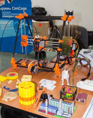 Компания Cybercom демонстрировала первый российский 3D-принтер Компания Cybercom демонстрировала первый российский 3D-принтер